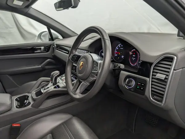 Porsche Cayenne 3.0 Tiptronic S 4WD Panoramic Roof 21-inch AW LED 1 Owner (Carrara White) — photo 9