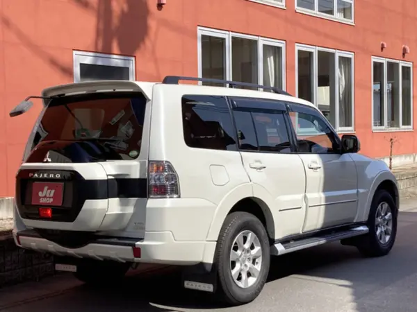 2020 Mitsubishi Pajero — photo 2