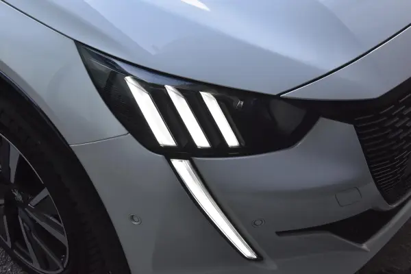 Peugeot 208 GT Line ACC — photo 9