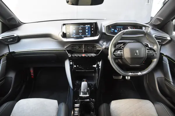 2020 Peugeot 208 — photo 2