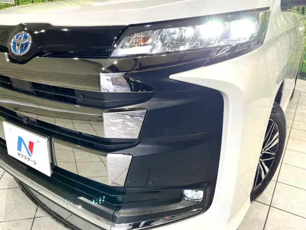 Toyota Noah 1.8 Hybrid S-Z E-Four 4WD — photo 8