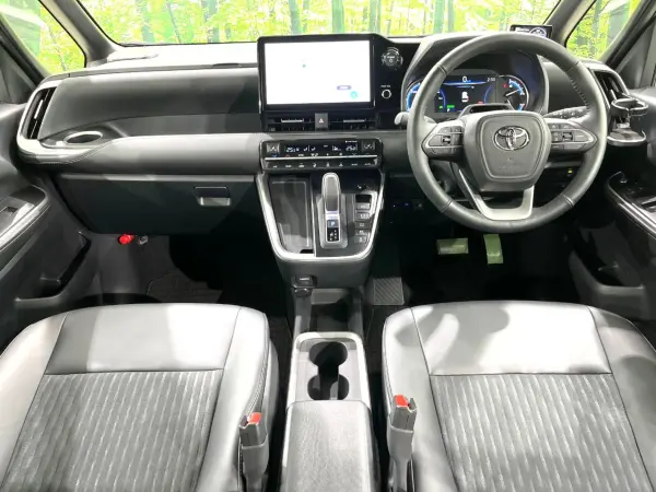 2025 Toyota Noah — photo 2