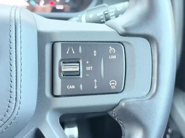 Land Rover Defender 110 X 3.0L D300 Diesel Turbo 4WD Certified Used Car Diesel Non-Smoking Sunroof Digital Inner Mirror Adaptive Cruise Fixed Side Step MERIDIAN Surround Head-Up Display Cooler Box Air Suspension (Eiger Grey (Metallic)) — photo 7