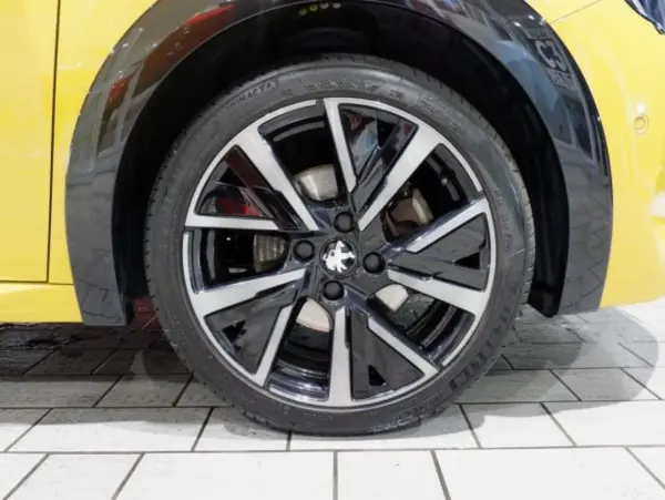 Peugeot 208 GT — photo 8