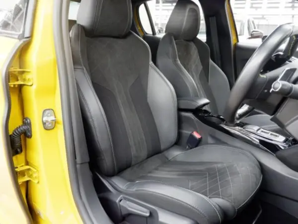 2023 Peugeot 208 — photo 3