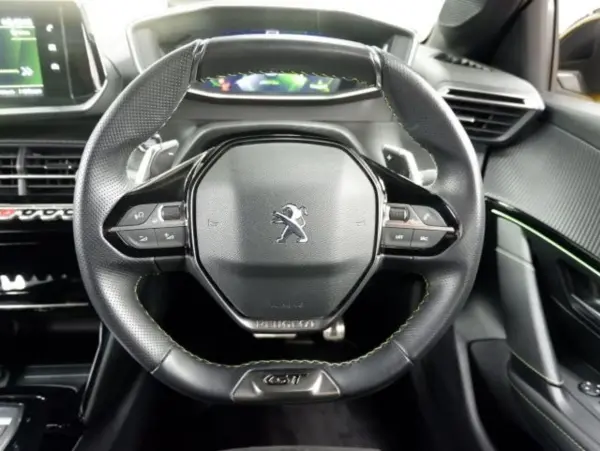 Peugeot 208 GT — photo 9