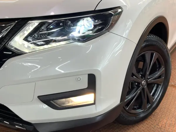 Nissan X-Trail 2.0 20Xi Leather Edition V Selection 2-Row 4WD Non-Smoking Sunroof Genuine 9-inch Navigation Around-View Camera ProPilot Digital Mirror Power Rear Gate LED Headlights Black Leather Power Seats All-Seat Heaters Genuine 18-inch Alloy ETC Roof Rails (Brilliant White Pearl (3P)) — photo 8
