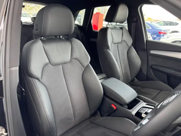 Audi Q5 40 TDI Quattro S Line Diesel Turbo 4WD Adaptive Air Suspension TV Tuner S line plus Package Black Styling Package Privacy Glass (Mythos Black Metallic) — photo 9