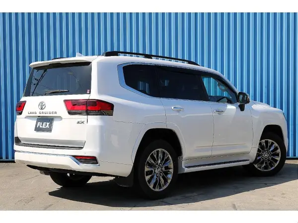 2024 Toyota Landrcuiser 300 — photo 3 | Tuminion Kenya