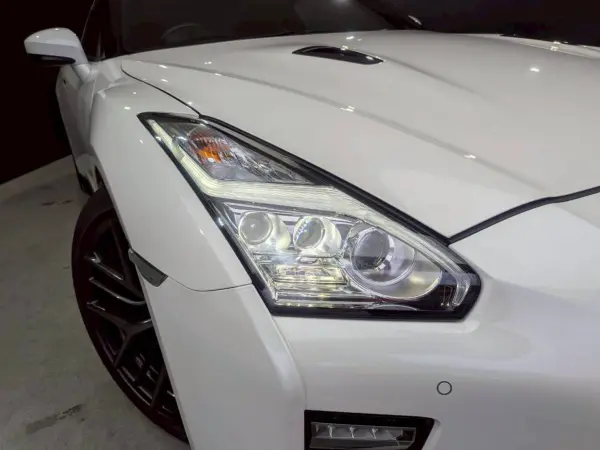 Nissan GT-R 3.8 Pure Edition 4WD MY19 Indoor Display 1 Owner Satcham P-Glass Apple CarPlay Genuine Rays 20-inch AW LED Headlights Genuine Navigation Full-Seg TV ETC Front/Rear Dashcam TV Cancel (Brilliant White Pearl 3-Coat Pearl) — photo 9