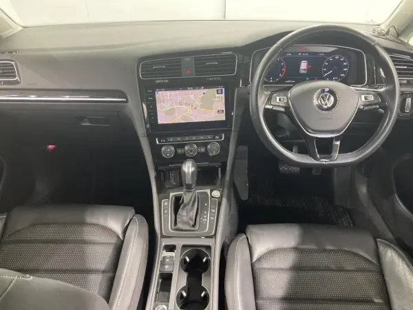 2019 Volkswagen Golf — photo 2