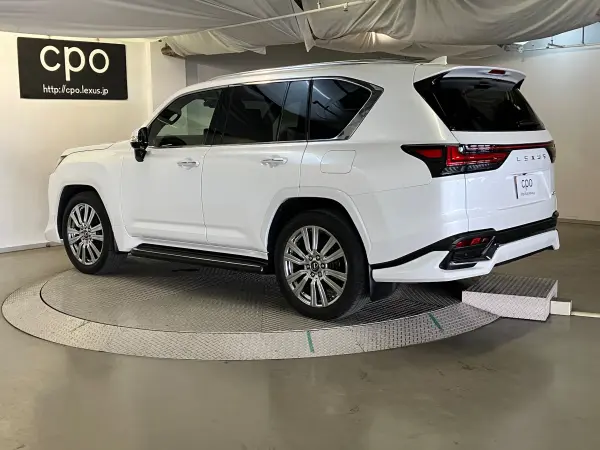 2022 Lexus Lx — photo 2