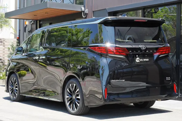 2026 Toyota Alphard — photo 3