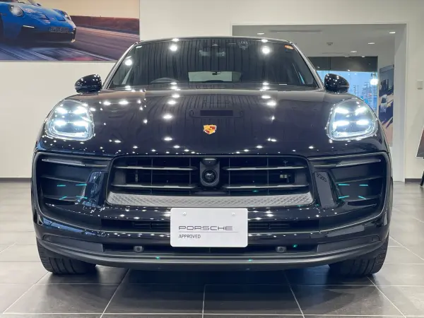2023 Porsche Macan — photo 2