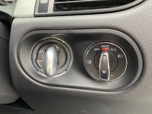 Porsche Macan PDK 4WD Sport Chrono Package Power Steering Plus Entry D ACC BSM LKA Genuine Navigation 360-degree Camera BT Power Back Door LED Auto High Beam Steering Heater Genuine 19-inch AW ETC Warranty Spare Key (Dolomite Silver Metallic) — photo 7