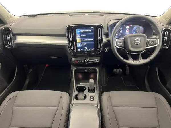 2021 Volvo Xc40 — photo 2