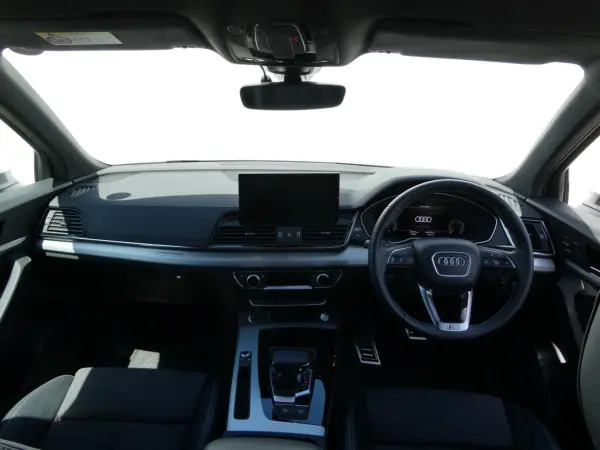Audi Q5 40 TDI Quattro S Line Diesel Turbo 4WD One Owner Car Wireless Charging MMI Navigation Matrix LED Headlights All Seat Heaters All Seat Auto Air Conditioner Automatic Tailgate Aluminum Wheels Half Leather Seat (Glacier White Metallic) — photo 7
