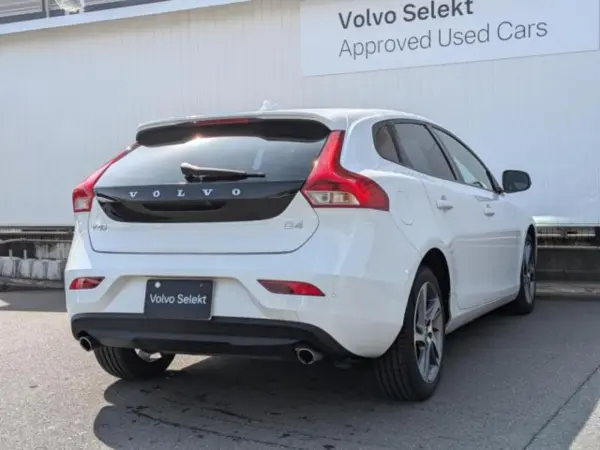 2018 Volvo V40 — photo 2 | Tuminion Kenya