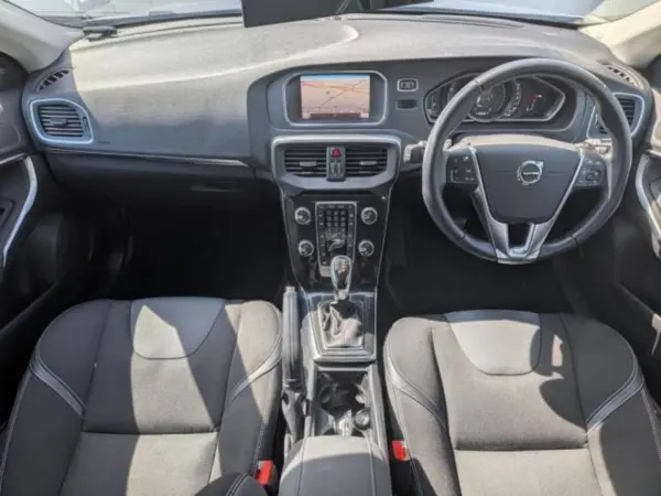 2018 Volvo V40 — photo 3 | Tuminion Kenya