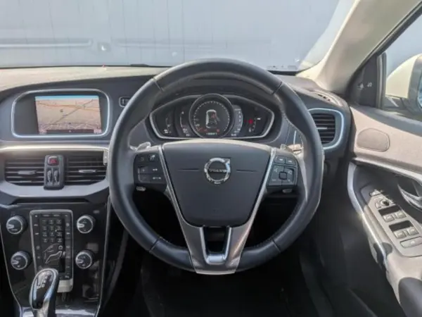 2018 Volvo V40 — photo 9 | Tuminion Kenya