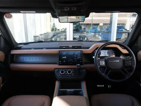 2024 Landrover Defender — photo 2