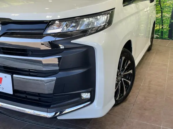 2023 Toyota Noah — photo 8 | Tuminion Kenya
