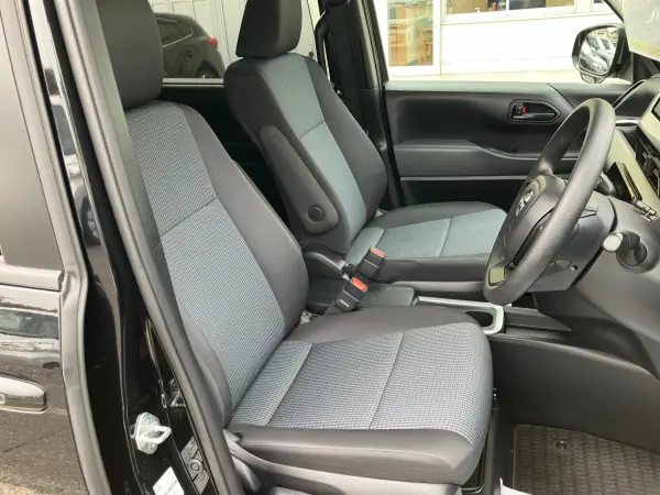 Toyota Noah 1.8 Hybrid X — photo 7