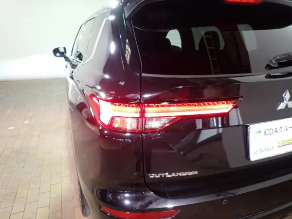 Mitsubishi Outlander Black Edition 4WD 5-Seater Genuine Memory Navi & TV/Bluetooth & USB/360-Degree Monitor/Front & Rear Dashcam/ETC/Mi-Pilot/Blind Spot Monitor/LED Lights/Seat Heaters/E-Assist Collision Mitigation/Genuine Alloy Wheels/Charging Cable Included/1 Owner Non-Smoking/Purchased Vehicle (Black Mica) — photo 9