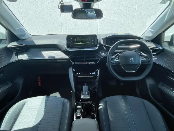 2021 Peugeot 208 — photo 2