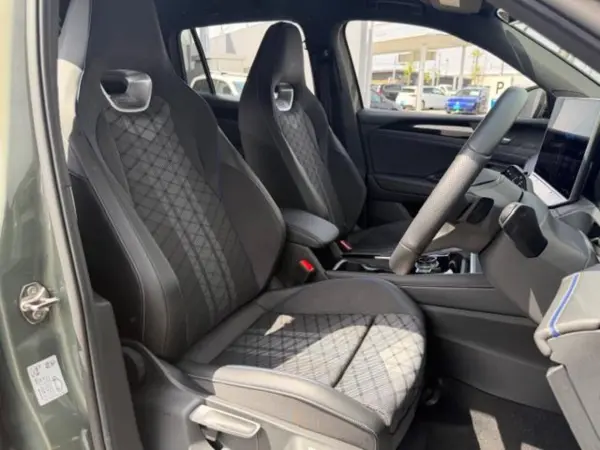 Volkswagen Tiguan eTSI R-Line One Owner IQ Light Genuine Navigation Back Camera ETC Collision Mitigation Brake ACC Rear Cross Traffic Alert Smart Key Front/Rear Parking Sensors Seat Heater Non-Smoking Company Car (Green) — photo 7