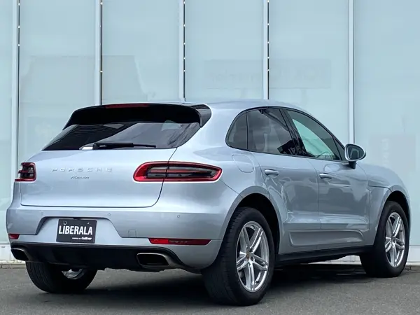 Porsche Macan PDK 4WD ACC LKA Porsche Entry Drive Semi Leather Seat Heater Genuine Navigation Bluetooth Carplay Backup Camera Side Camera Power Back Door Drive Recorder Genuine 19-inch Alloy Wheels ETC (Dolomite Silver Metallic) — photo 9