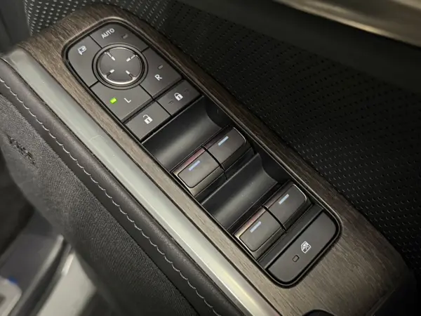 Lexus GX550 Overtrail Plus 4WD Mark Levinson Audio/Moonroof/14-inch Display Audio (Operable While Driving)/Ltex+Ultrasuede Seats (Chateau)/Corporate One Owner (Name Changed)/Digital Inner Mirror (Titanium Carbide Gray) — photo 8