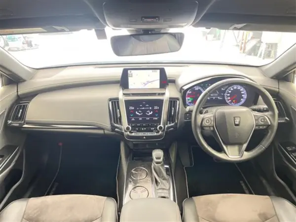 2019 Toyota Crown — photo 2 | Tuminion Kenya