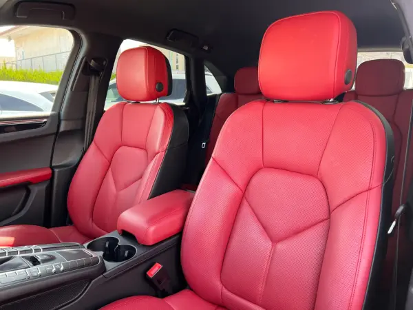 Porsche Macan S PDK 4WD One Owner Black/Red Leather Package 19-inch Macan Sport Wheels Sport Chrono Package Jet Black Metallic Seat Ventilation Lane Change Assist (Jet Black Metallic) — photo 9