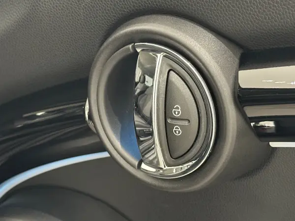 2024 Mini Cooper — photo 7 | Tuminion Kenya