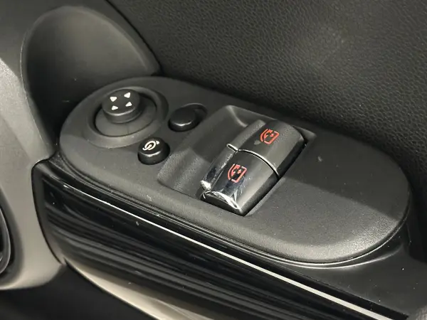 2024 Mini Cooper — photo 8 | Tuminion Kenya