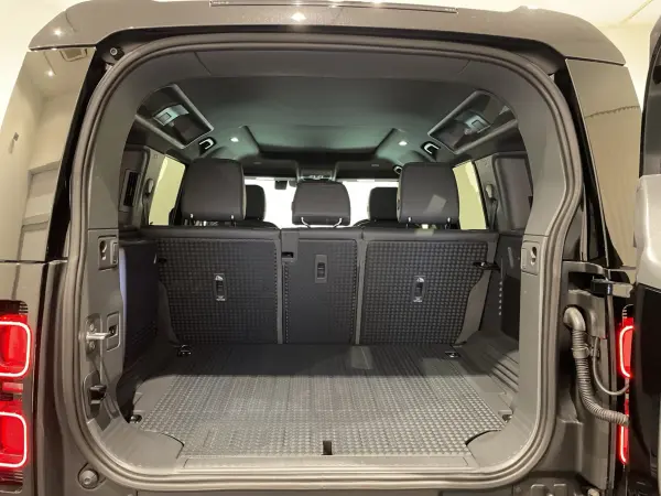 2021 Landrover Defender — photo 2