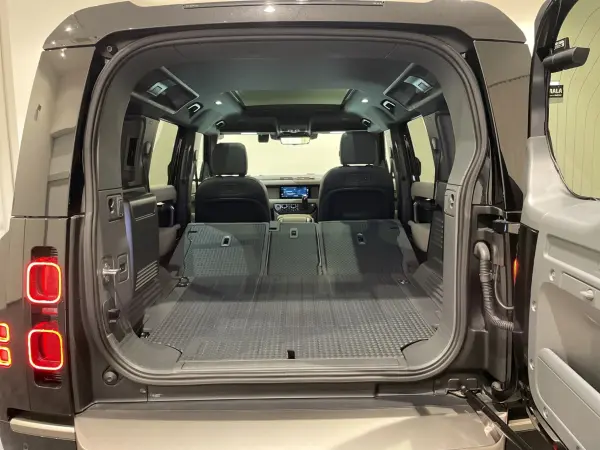 2021 Landrover Defender — photo 3