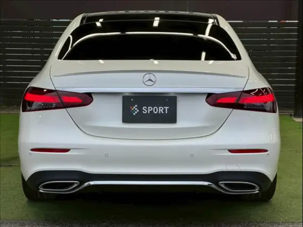 Mercedes-Benz E-Class E200 Sport (BSG Model) Sunroof/360 Camera/Burmester/HUD/ACC/BSM/Radar Cruise Control/Lane Keep Assist/Lane Change Assist/Parking Assist/Seat Heater/Seat Memory/Power Seat (Diamond White) — photo 9