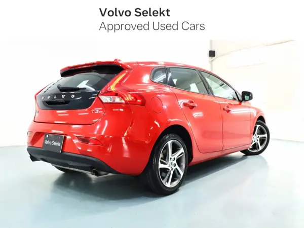 2018 Volvo V40 — photo 2 | Tuminion Kenya