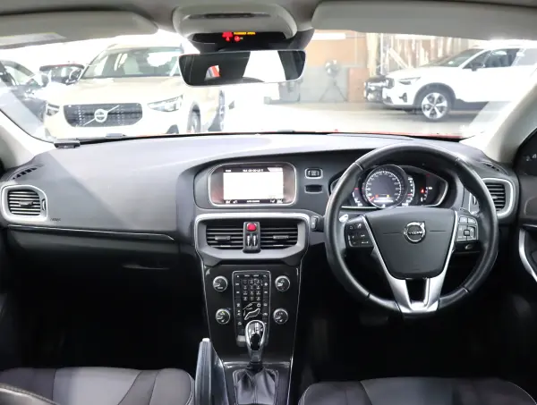 2018 Volvo V40 — photo 7 | Tuminion Kenya