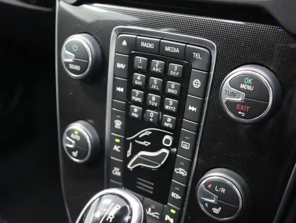 2018 Volvo V40 — photo 9 | Tuminion Kenya