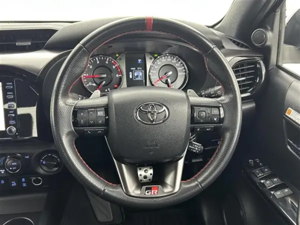 2022 Toyota Hilux — photo 7 | Tuminion Kenya