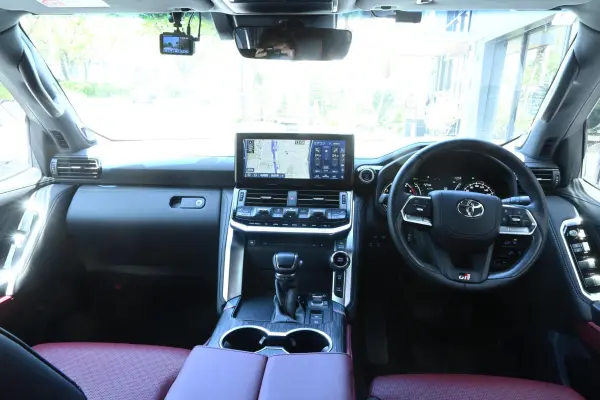 Toyota Land Cruiser 300 3.5 GR Sport 4WD — photo 9