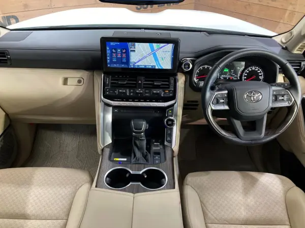 2024 Toyota Landrcuiser 300 — photo 2