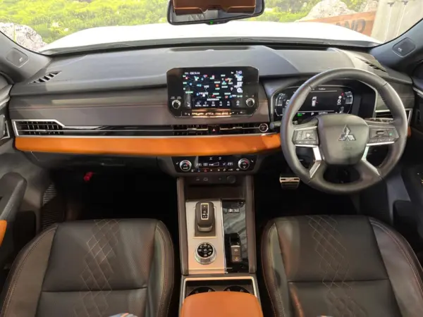 2022 Mitsubishi Outlander — photo 2 | Tuminion Kenya