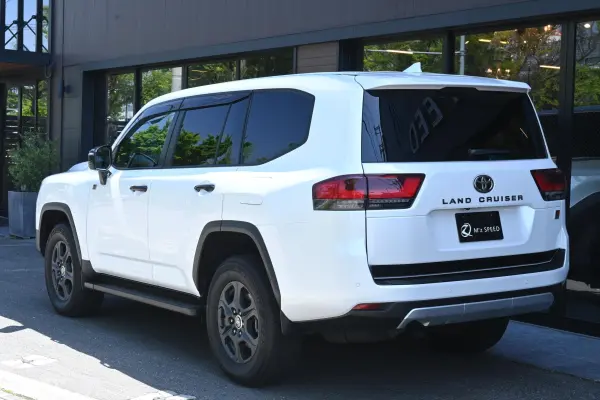 2025 Toyota Landrcuiser 300 — photo 3 | Tuminion Kenya