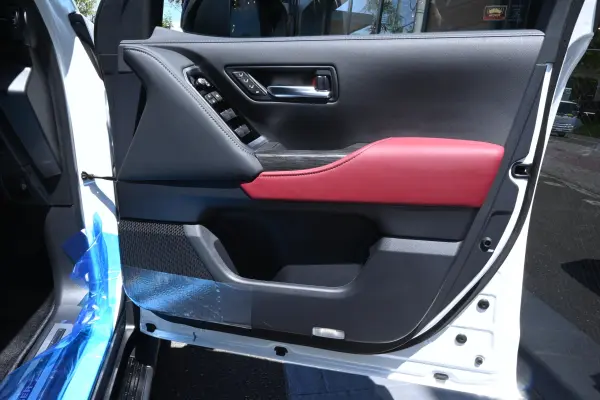 2025 Toyota Landrcuiser 300 — photo 7 | Tuminion Kenya