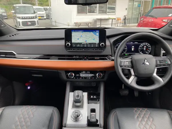 2023 Mitsubishi Outlander — photo 2