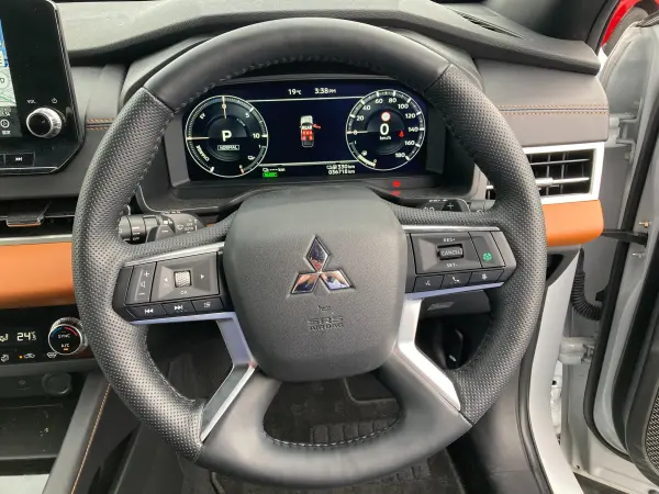 2023 Mitsubishi Outlander — photo 3